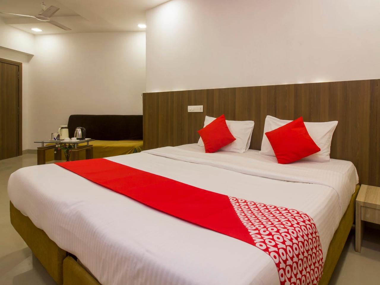 Oyo Flagship 19825 Hotel Panchratna Panvel Exteriör bild