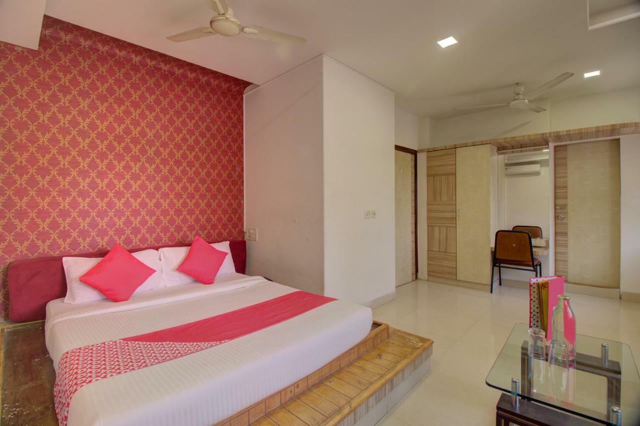 Oyo Flagship 19825 Hotel Panchratna Panvel Exteriör bild