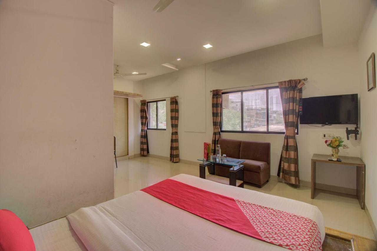 Oyo Flagship 19825 Hotel Panchratna Panvel Exteriör bild