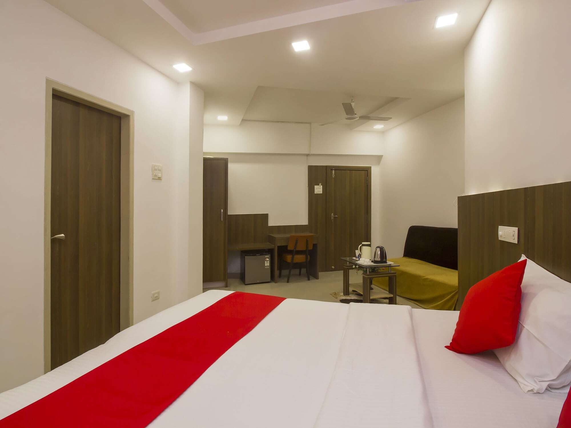 Oyo Flagship 19825 Hotel Panchratna Panvel Exteriör bild